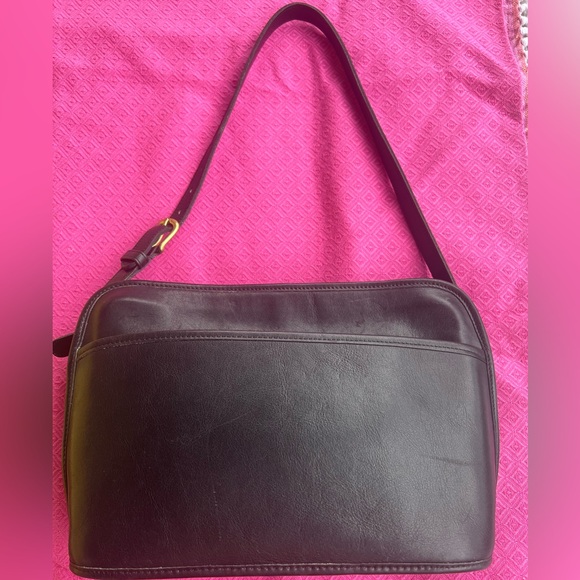 Coach Handbags - Vintage Coach Oliver 9902 Short Strap Black Altered